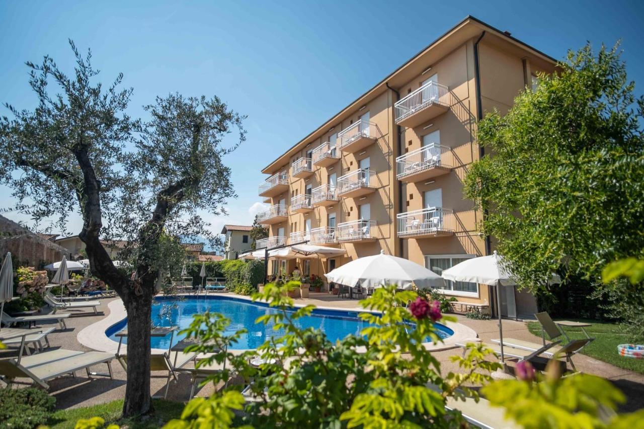 Hotel Romeo Torri Del Benaco Exterior foto